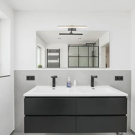 Exklusive Monteurwohnung In *